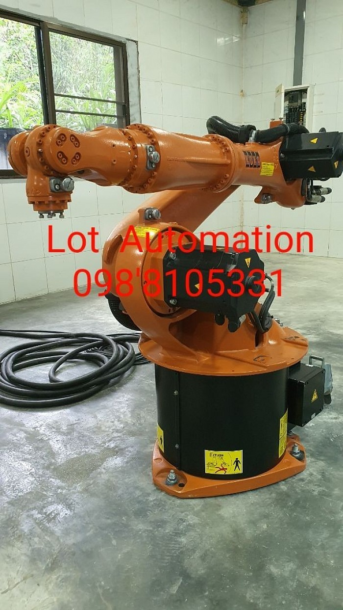 หุ่นยนต์อุตสาหกรรม มือสอง Kuka krc2